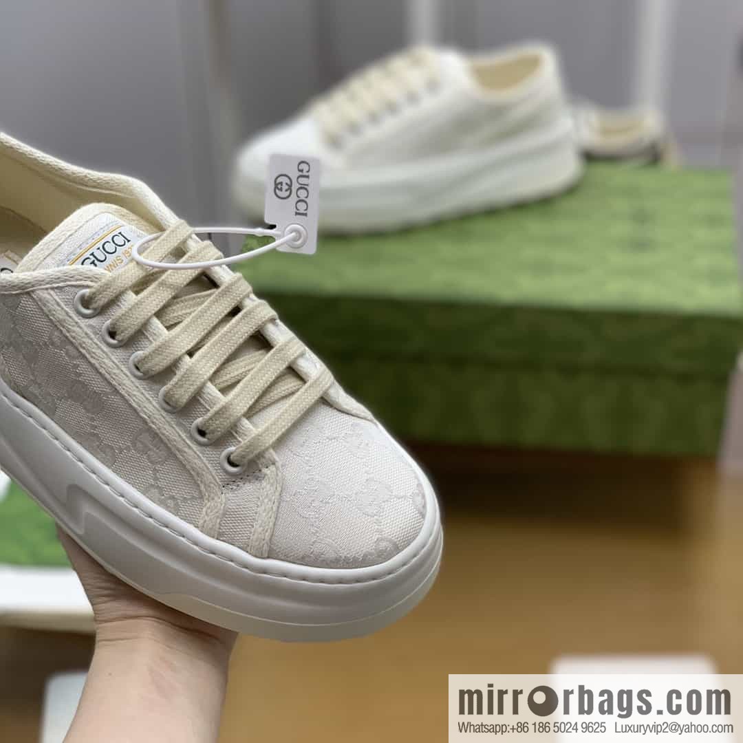 Gucci Gucci uses beige classic GG canvas to make women's sports and leisure platform shoes
