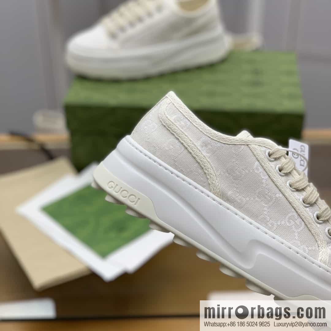 Gucci Gucci uses beige classic GG canvas to make women's sports and leisure platform shoes