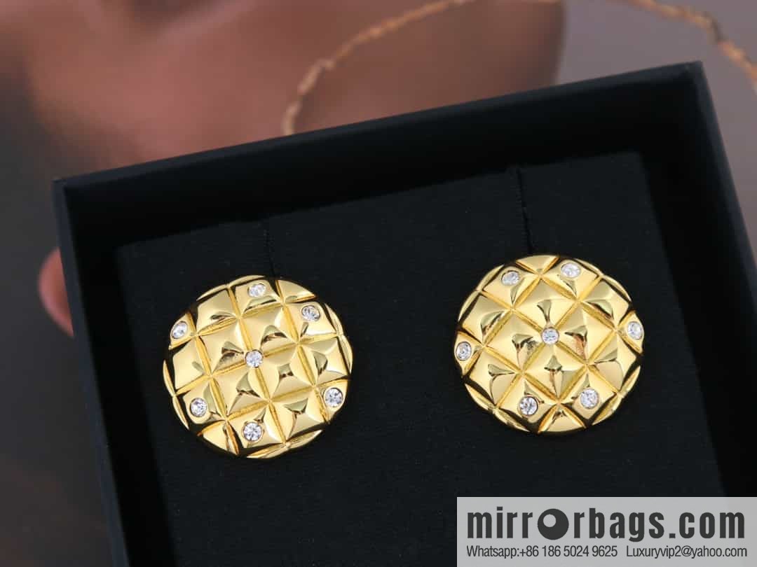 New ☑️ Chanel medieval series gold rhombus round earrings