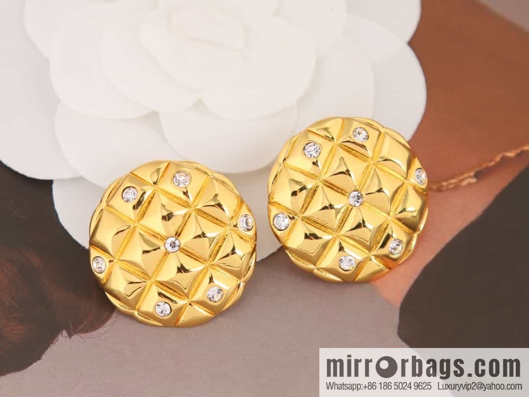 New ☑️ Chanel medieval series gold rhombus round earrings