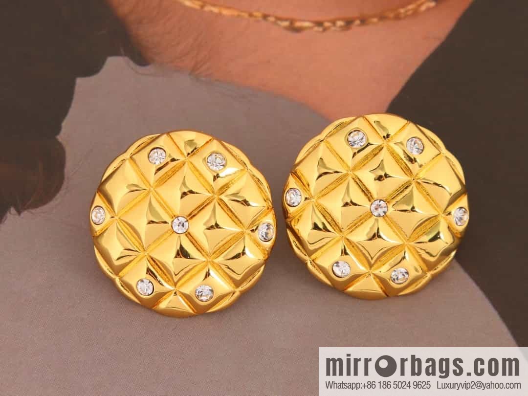 New ☑️ Chanel medieval series gold rhombus round earrings