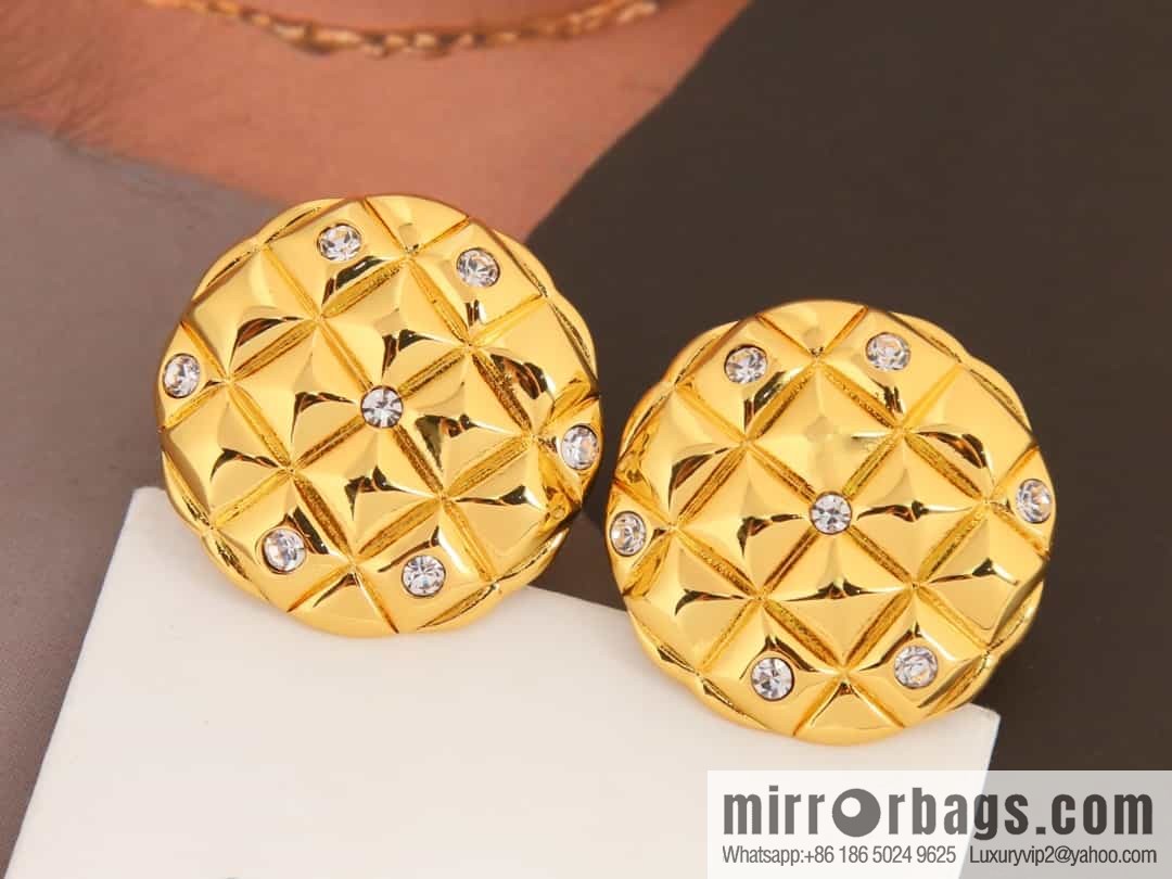 New ☑️ Chanel medieval series gold rhombus round earrings