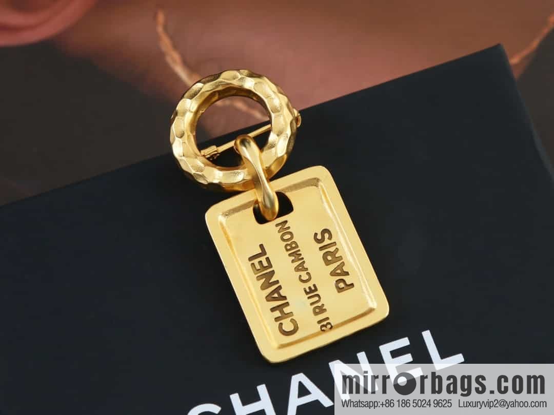 New ☑️ Chanel medieval series gold brand letter brooch