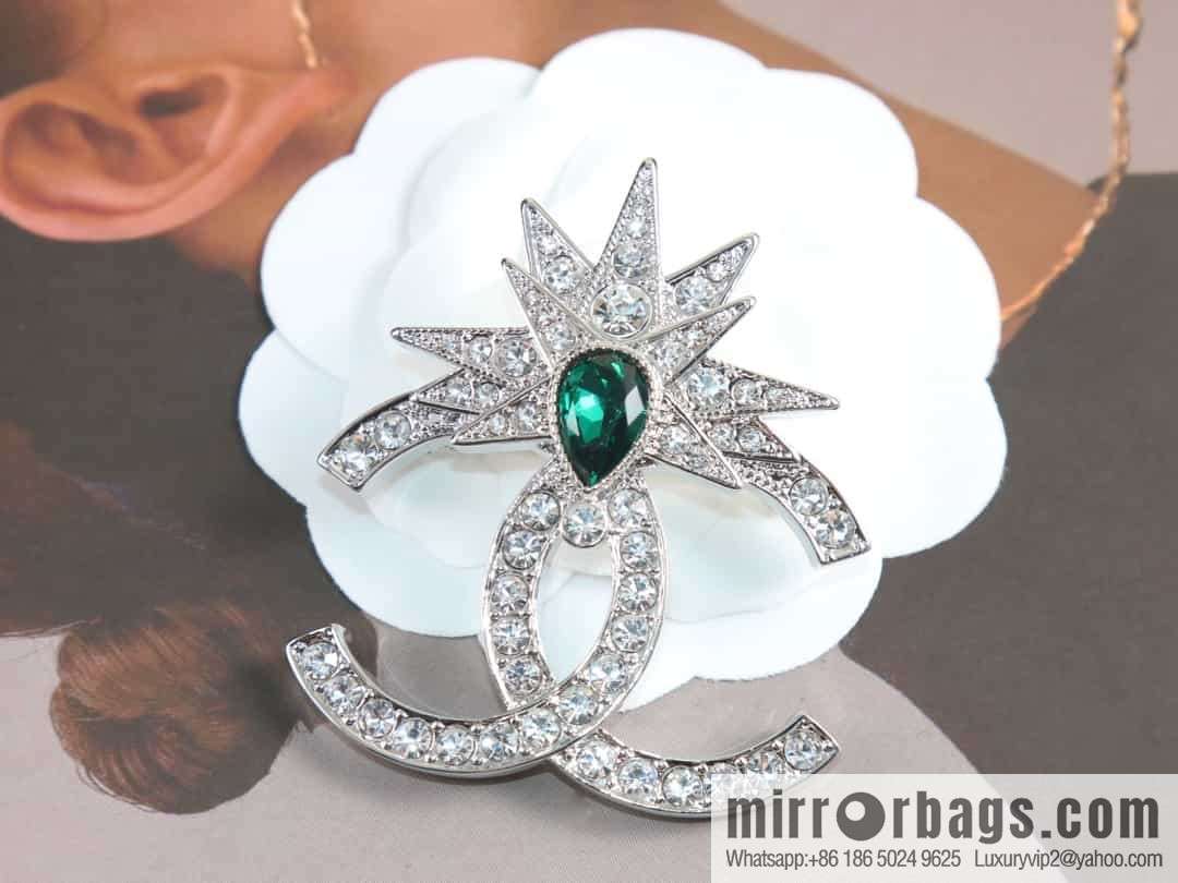 New ☑️ Chanel Double C Emerald Full Diamond Double C Brooch