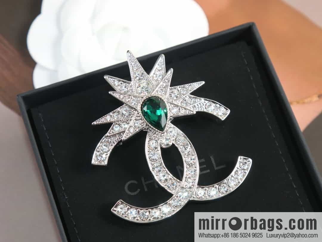 New ☑️ Chanel Double C Emerald Full Diamond Double C Brooch