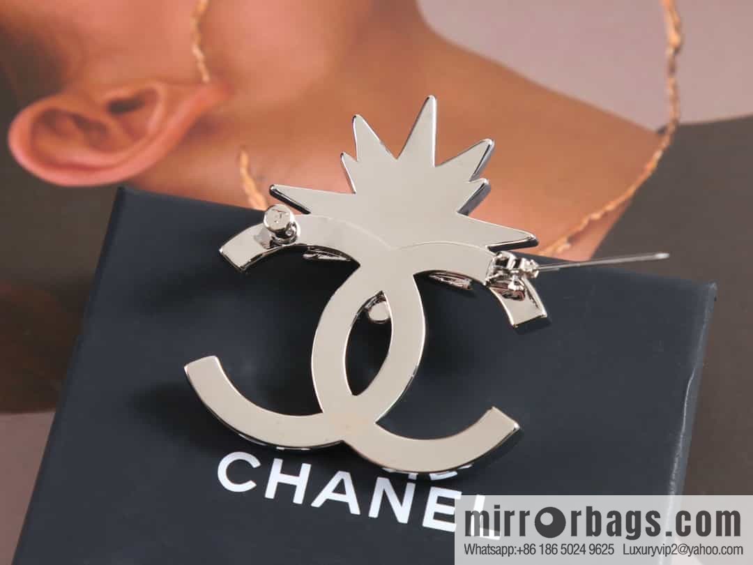 New ☑️ Chanel Double C Emerald Full Diamond Double C Brooch