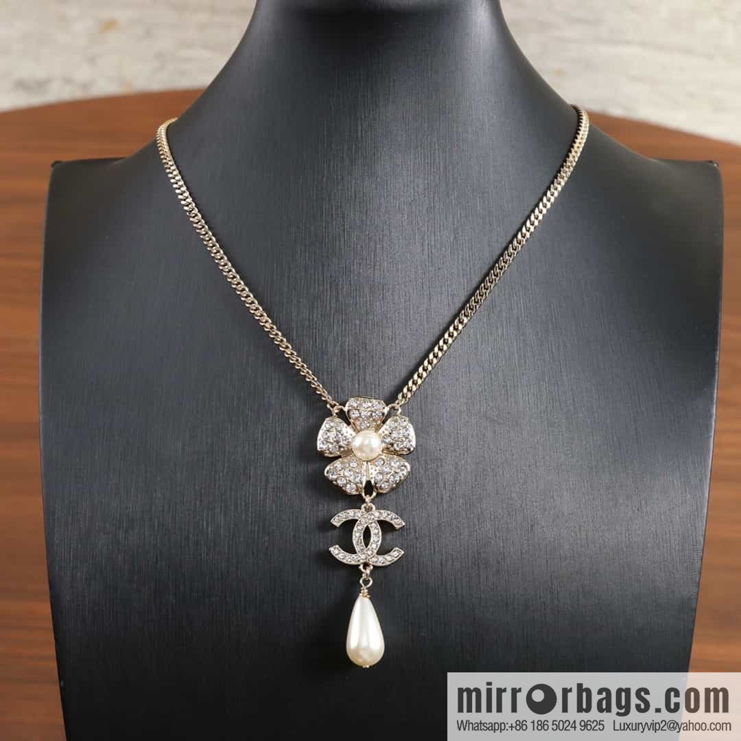 New ☑️ Chanel Full Diamond Double C Flower Pearl Necklace