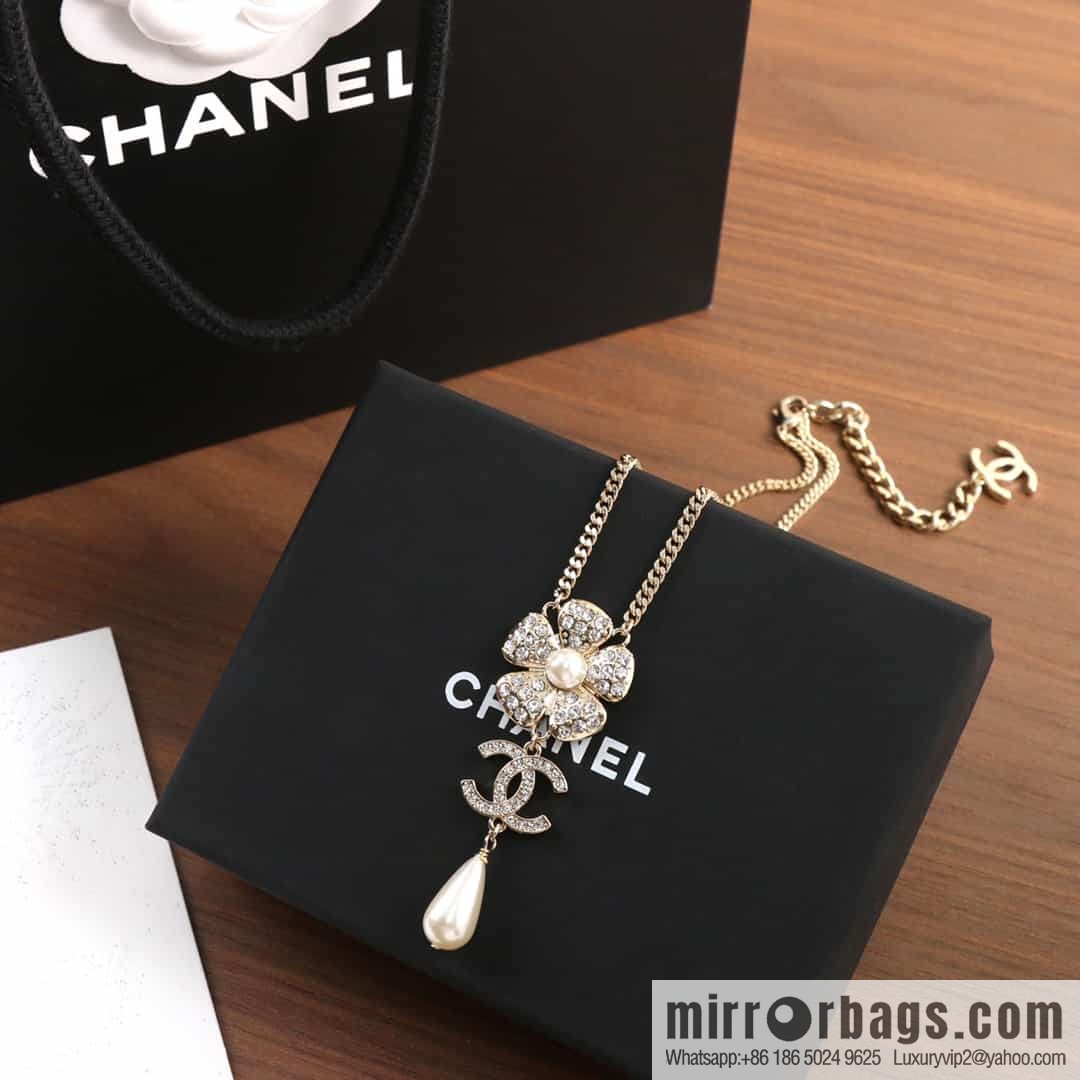 New ☑️ Chanel Full Diamond Double C Flower Pearl Necklace