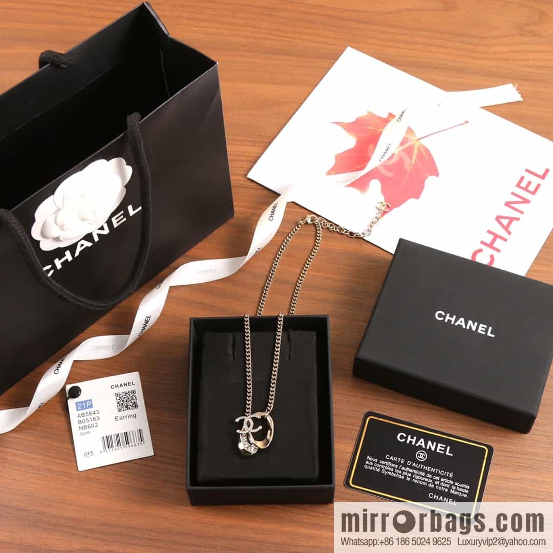 New ☑️ Chanel double c gold oval cut-out necklace