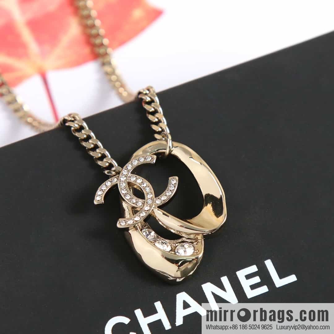 New ☑️ Chanel double c gold oval cut-out necklace