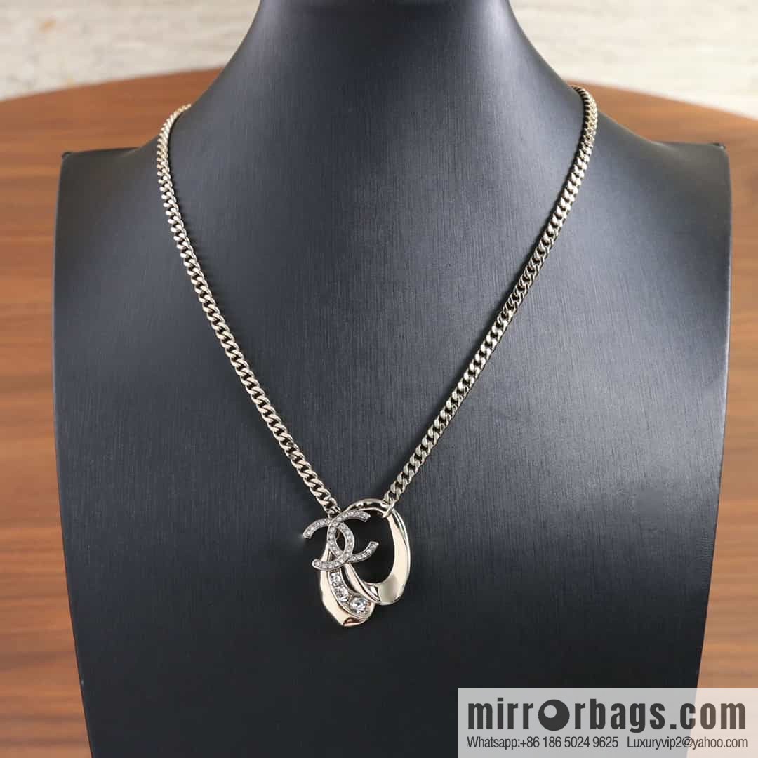 New ☑️ Chanel double c gold oval cut-out necklace