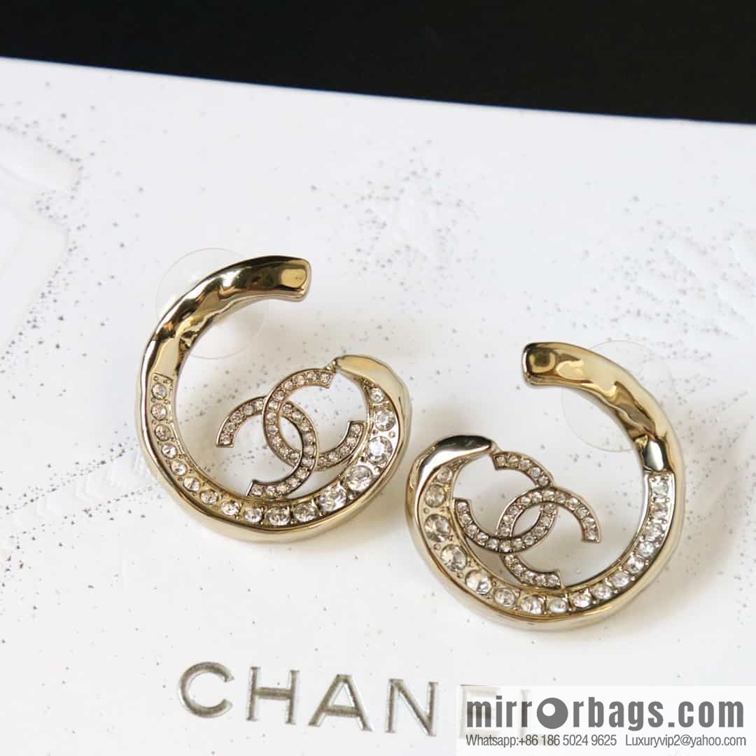 New ☑️ Chanel C1 double c semi-round stud earrings