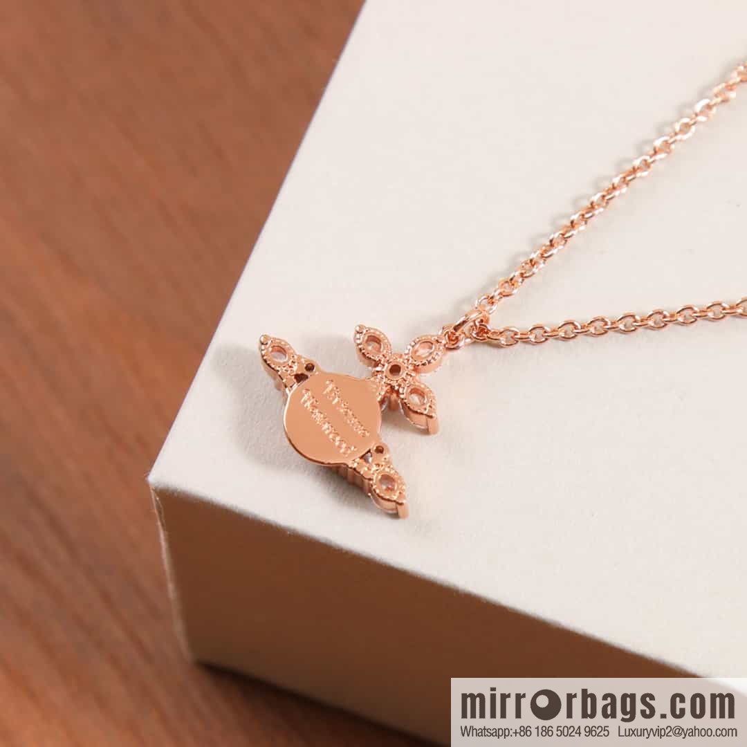 New ☑️ Vivienne Westwood pink Saturn necklace