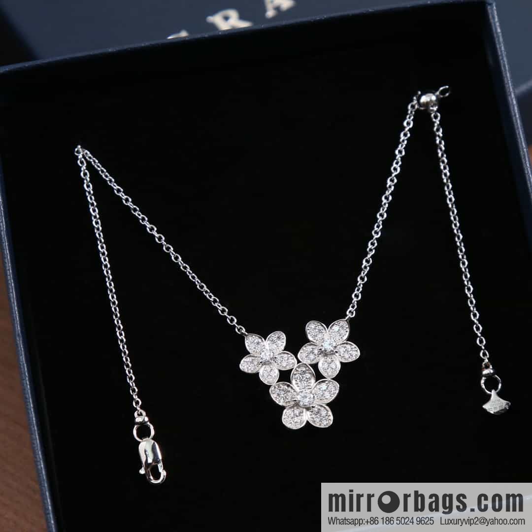 GRAFF Wild Flover diamond three flower necklace