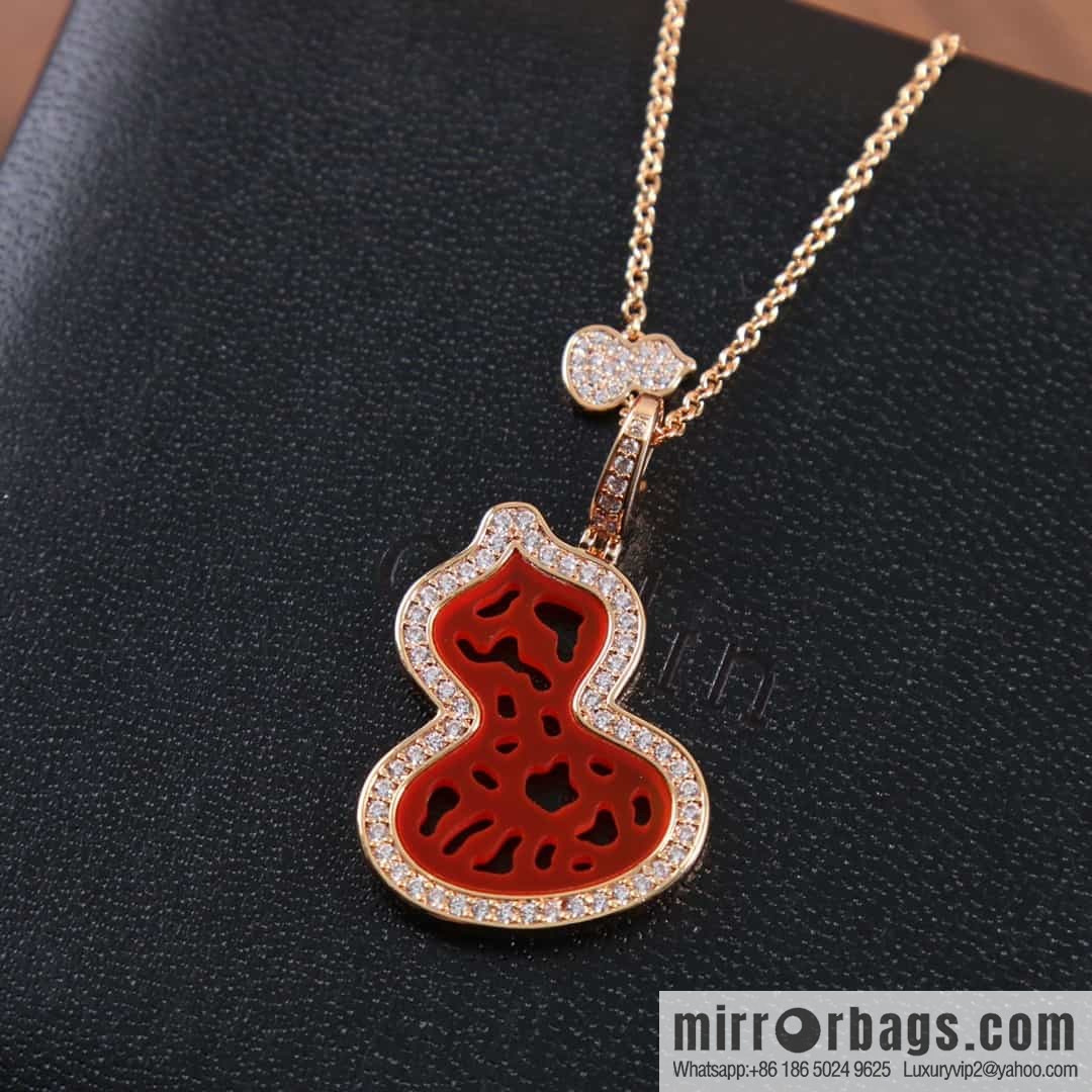 Qeelin unicorn hollow imitation coral lace paper-cut gourd necklace