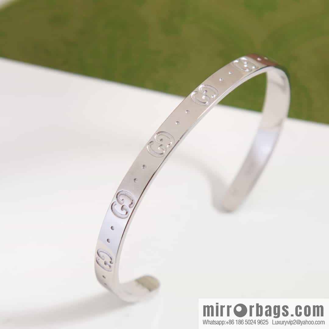 New Gucci Gucci Double G Open Bracelet