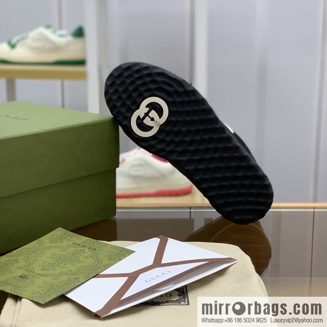 Gucci Gucci uses black and white color matching leather His & Hers Unisex sports and leisure shoes of the same style
