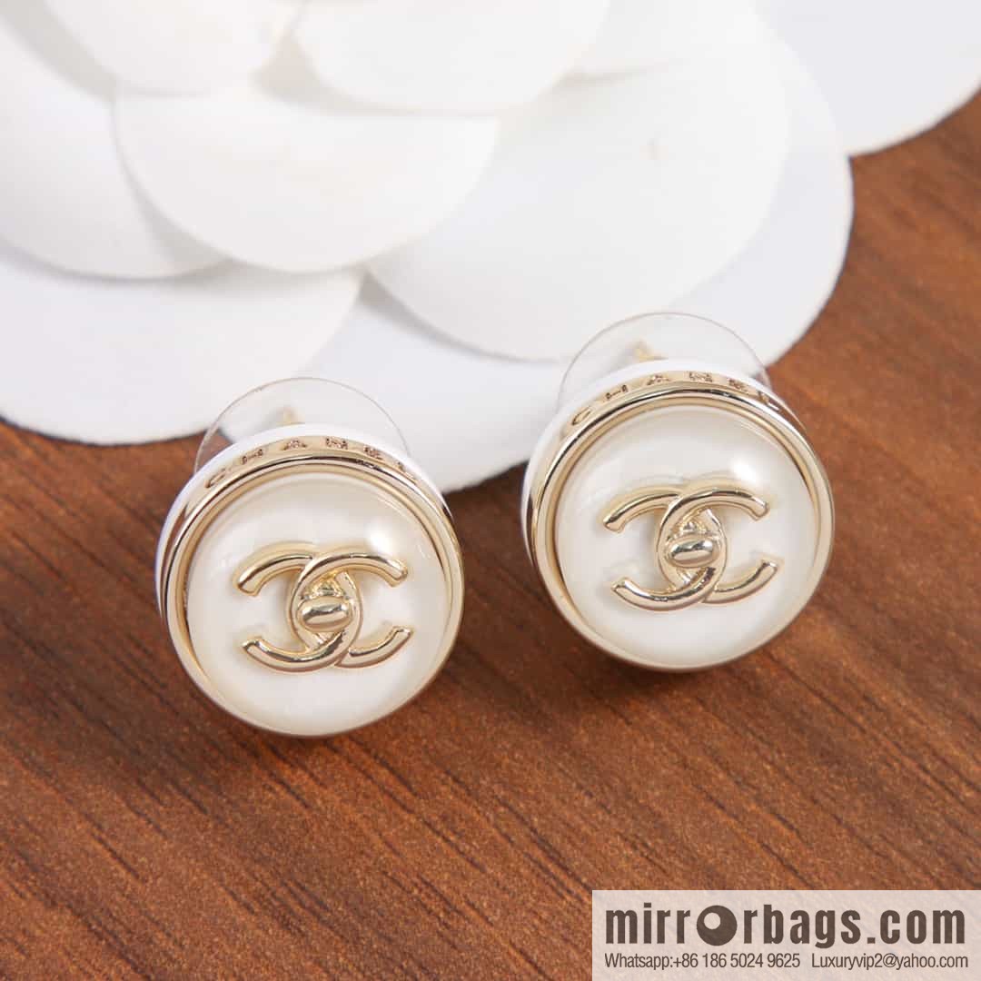 New ☑️ chanel c1 double c round acrylic stud earrings