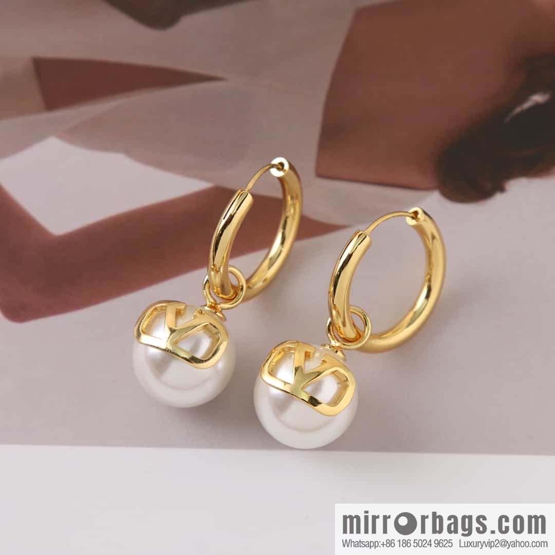 New ☑️ Valentino pearl earrings