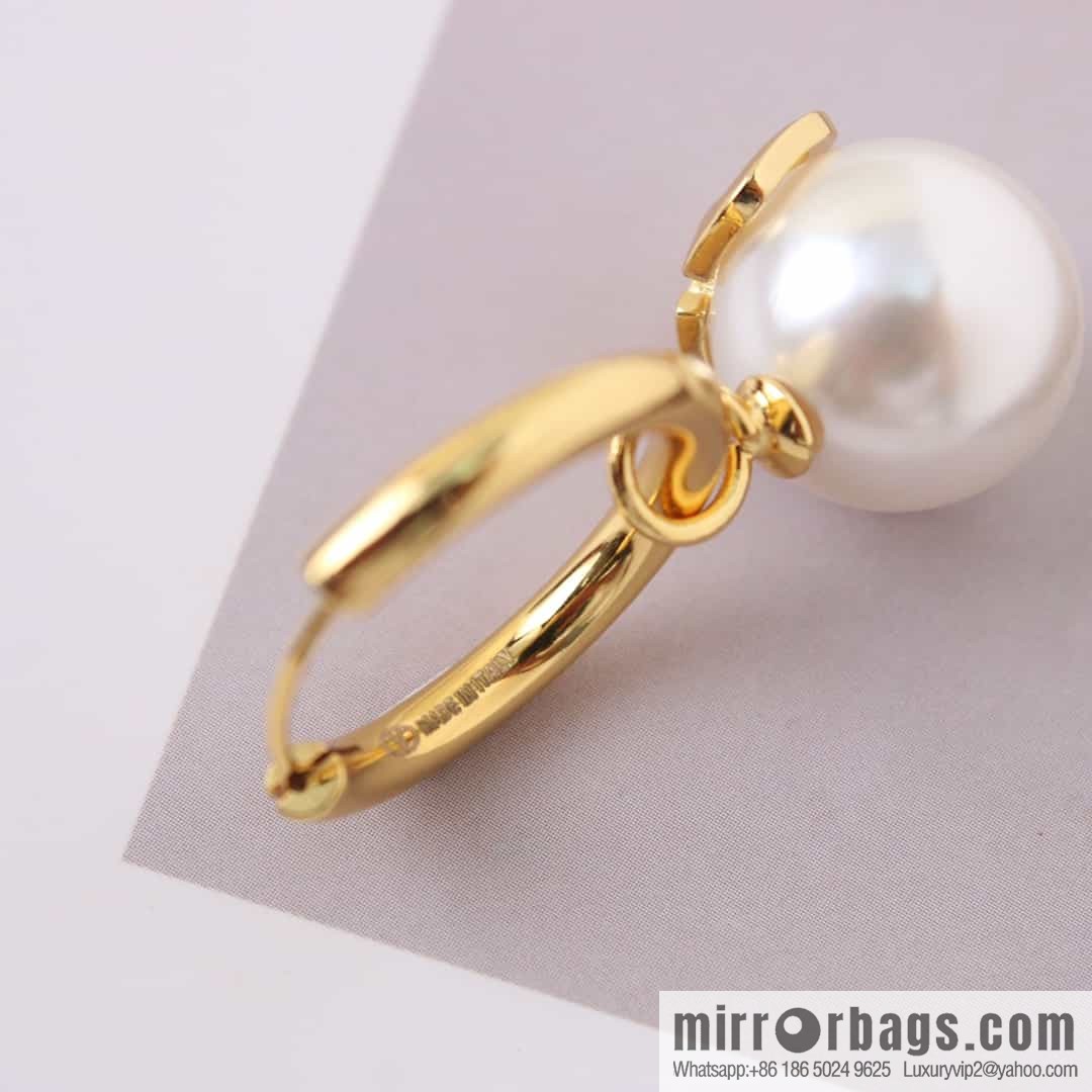 New ☑️ Valentino pearl earrings
