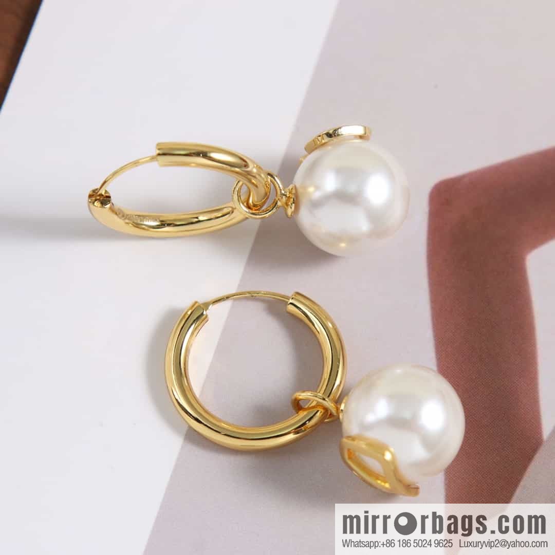 New ☑️ Valentino pearl earrings