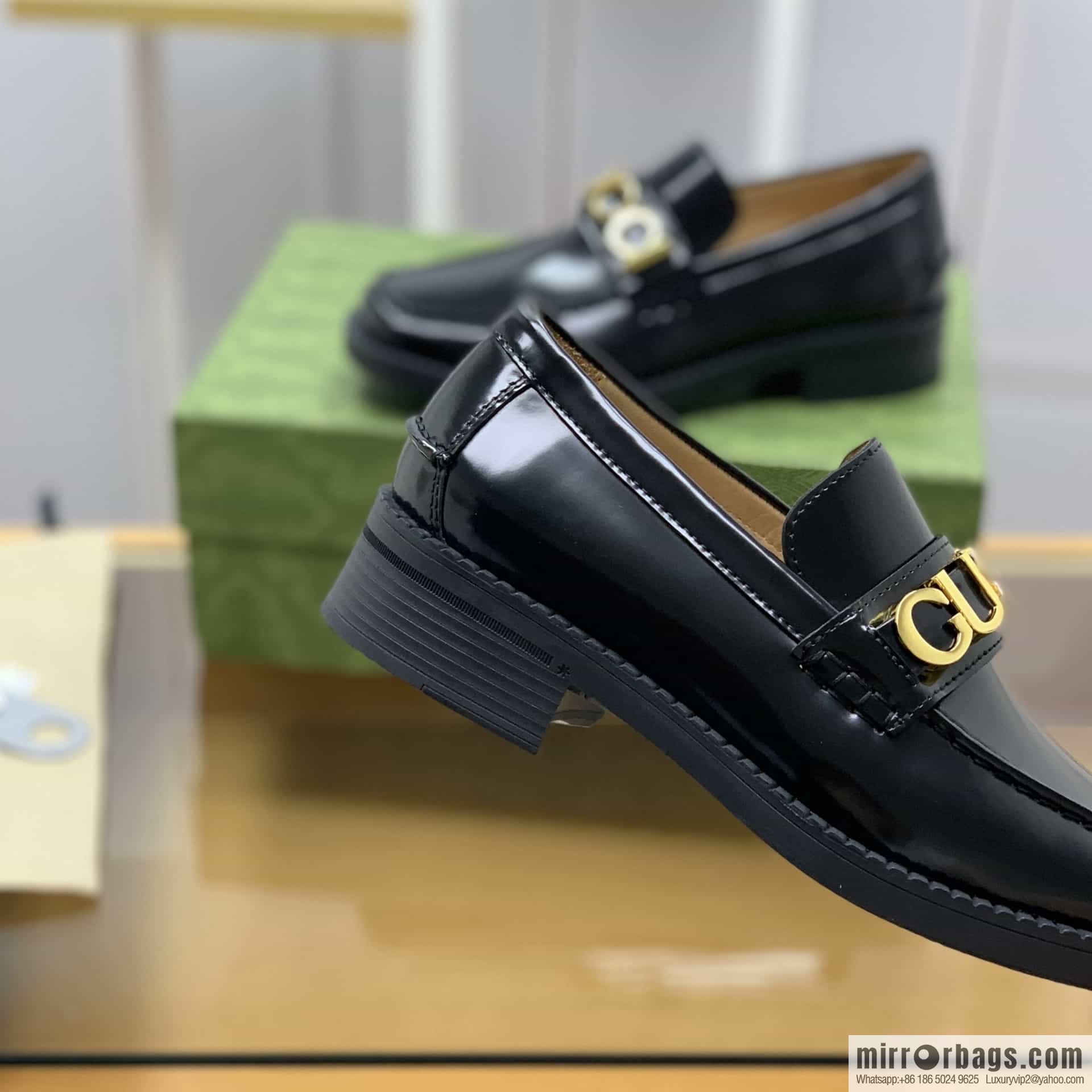 Gucci Gucci uses black smooth cow leather (fabric) carefully made men's loafers