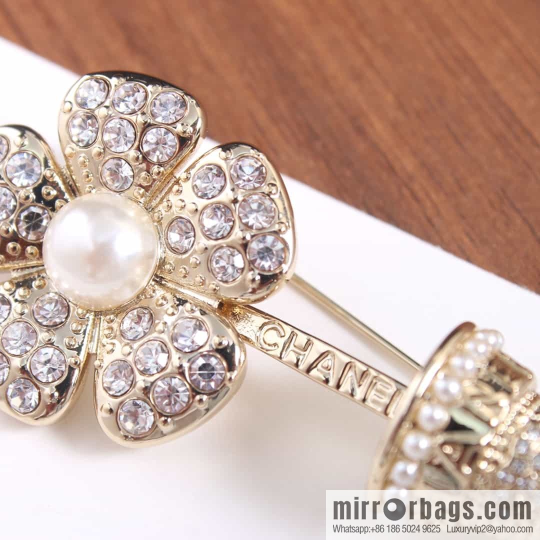New ☑️ Chanel double c full diamond flower pot brooch