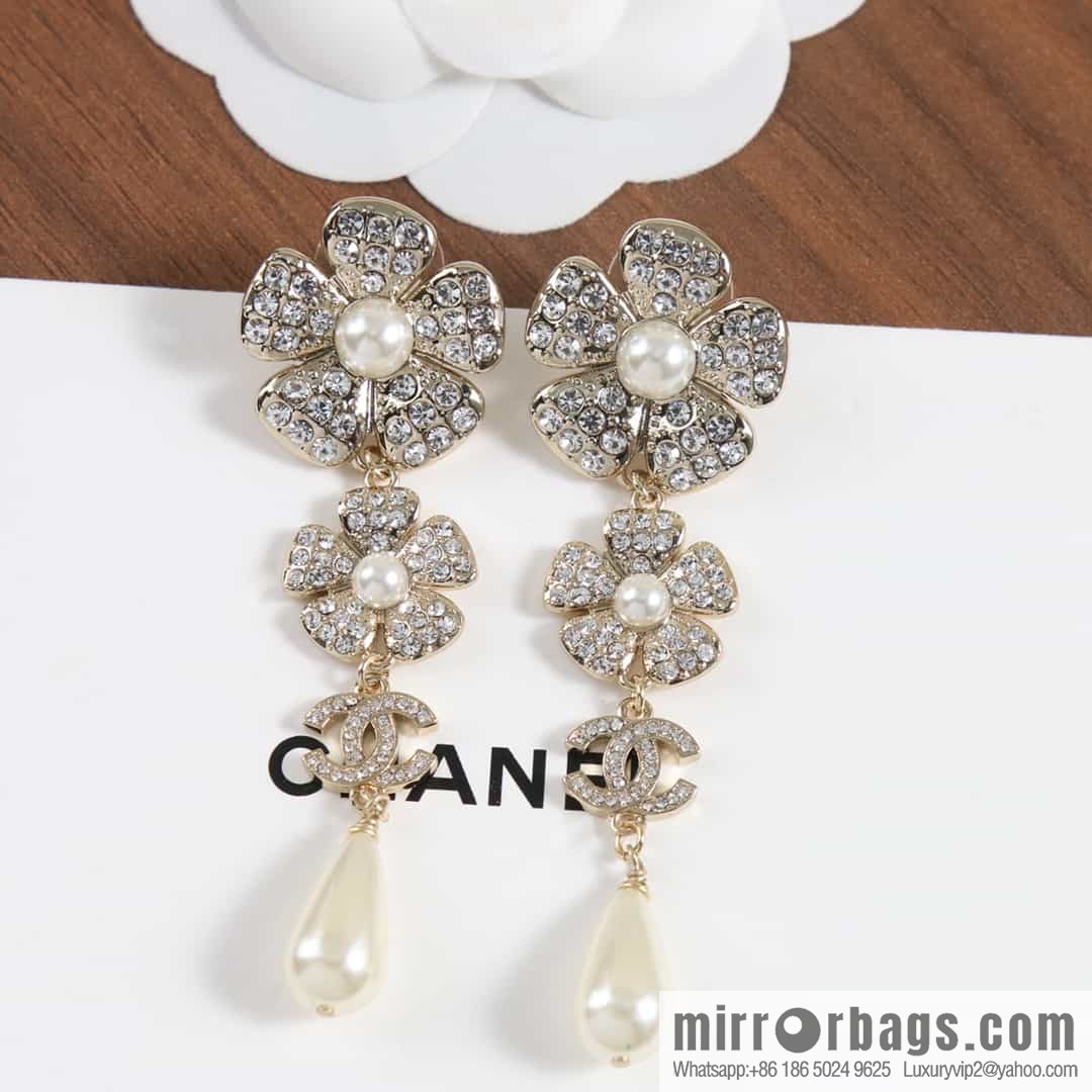 New ☑️ CHANEL CHANEL C4 double c full diamond pearl flower pot stud earrings