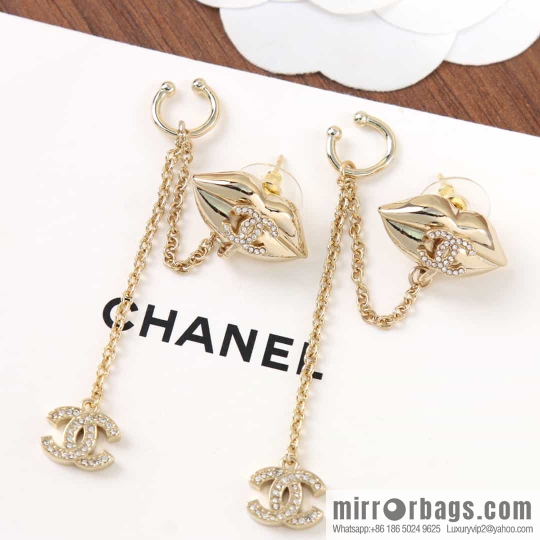 New ☑️ Chanel double c fringe mouth 👄 earclip earrings stud earrings