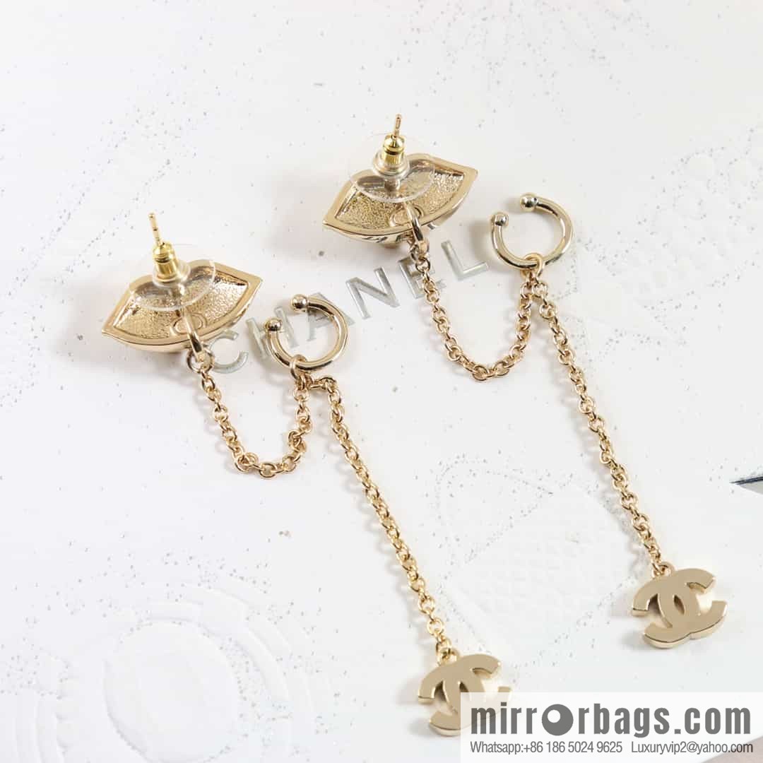 New ☑️ Chanel double c fringe mouth 👄 earclip earrings stud earrings