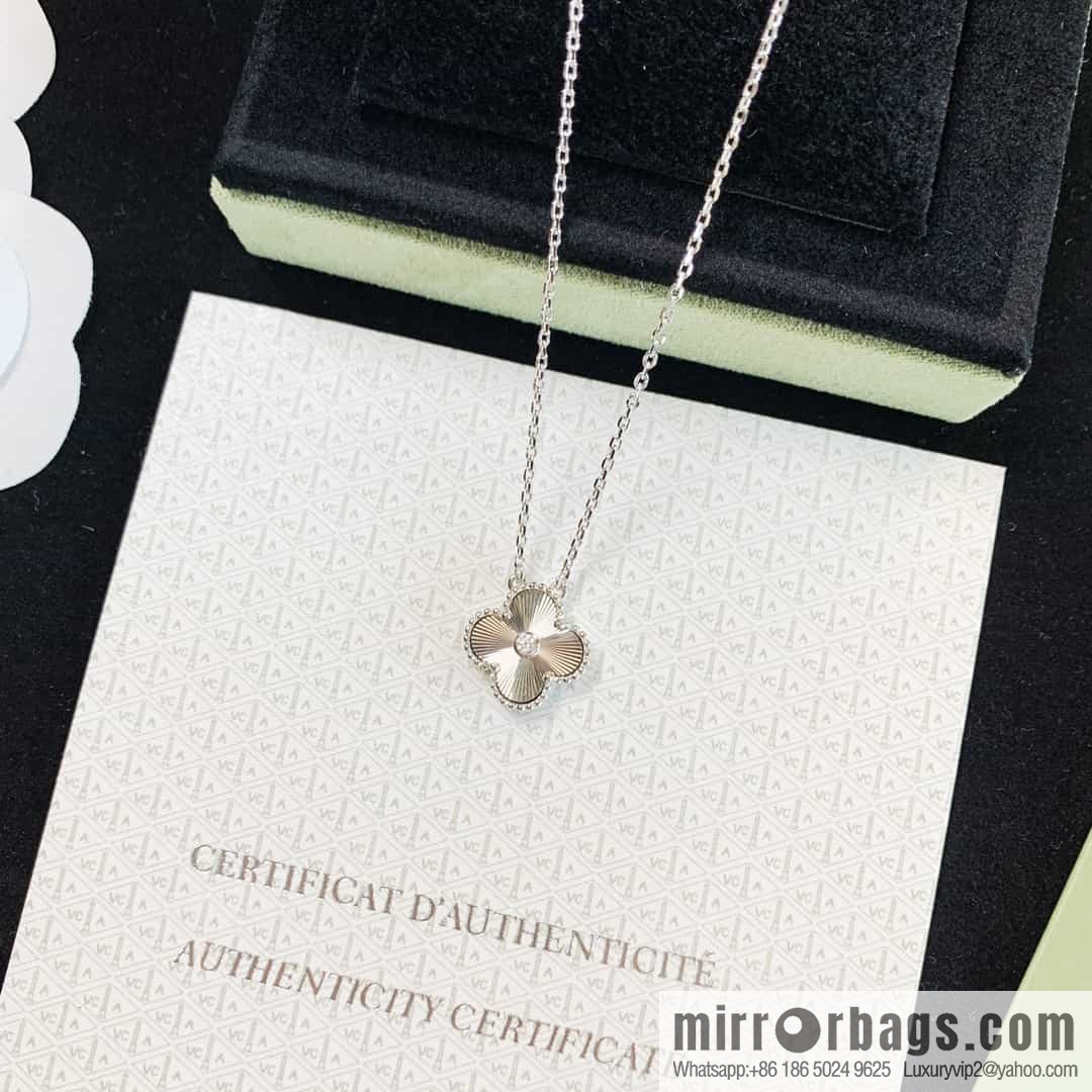 Van Cleef & Arpels Christmas Limited Clover Necklace