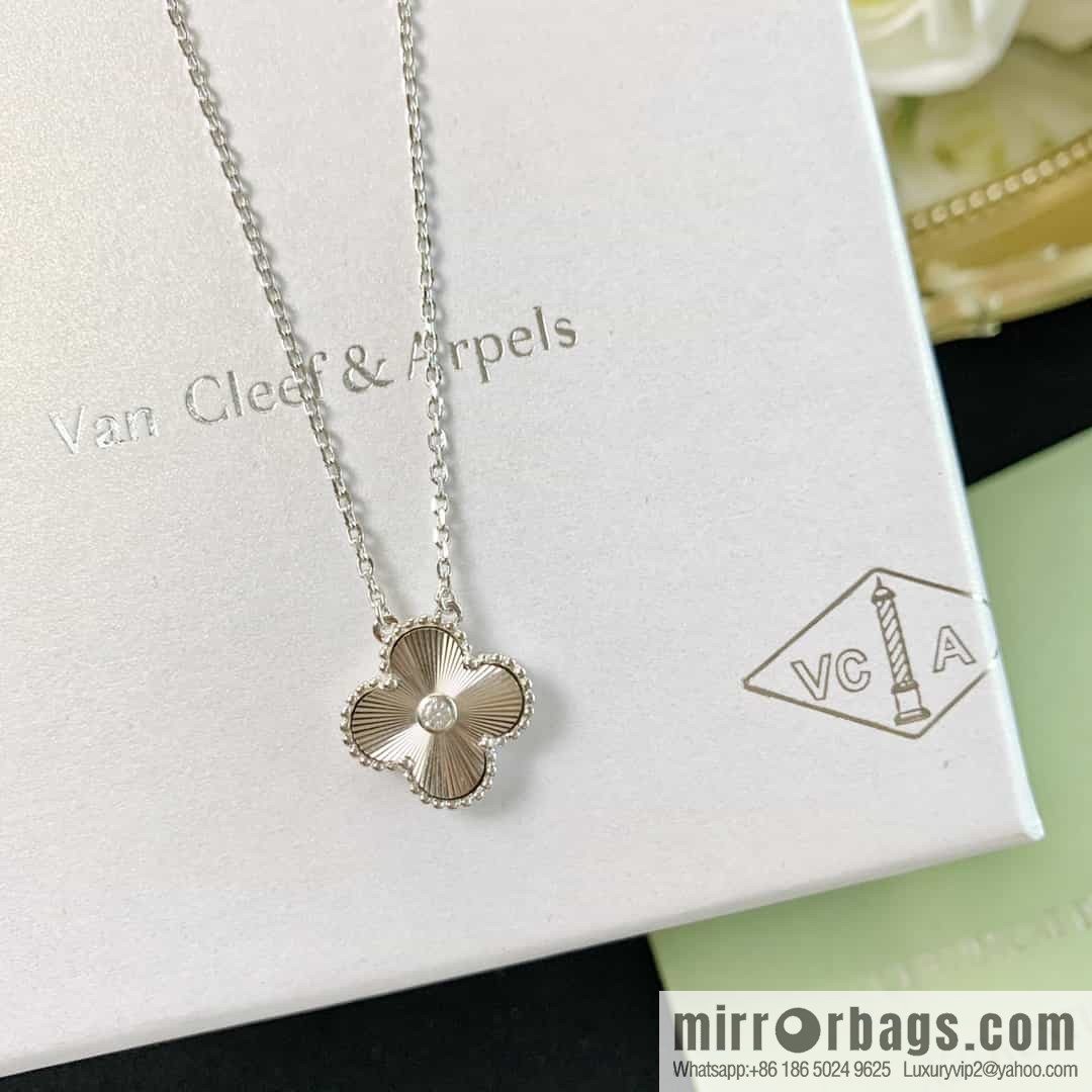 Van Cleef & Arpels Christmas Limited Clover Necklace