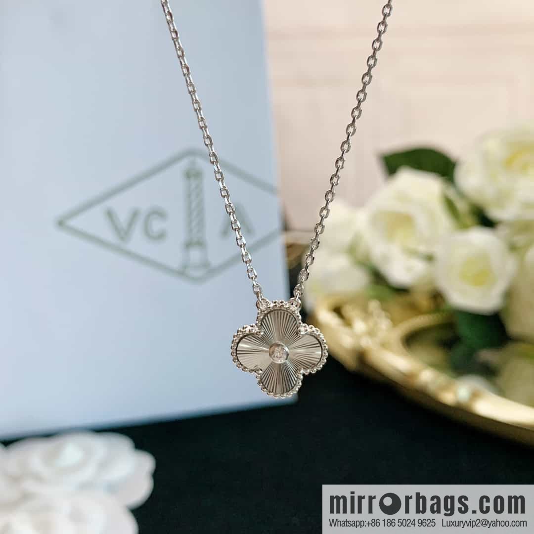Van Cleef & Arpels Christmas Limited Clover Necklace
