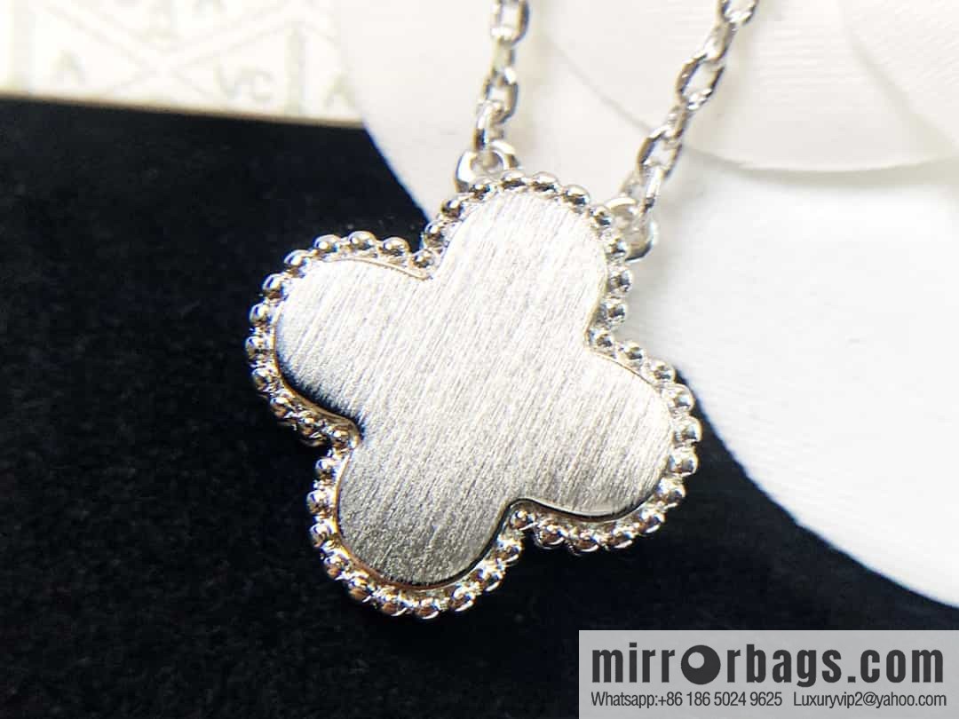 Van Cleef & Arpels Christmas Limited Clover Necklace