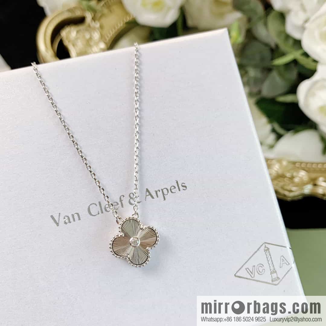 Van Cleef & Arpels Christmas Limited Clover Necklace