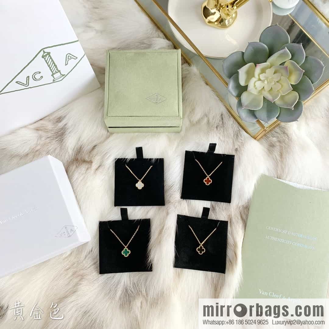 Van Cleef & Arpels Mini Clover Necklace