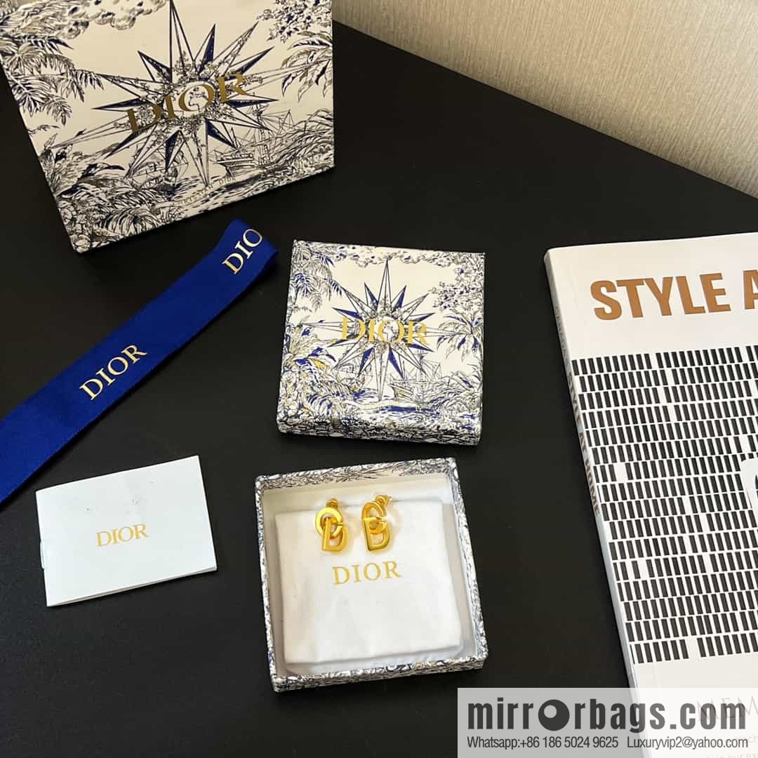 New ☑️ DIOR CD letter stud earrings