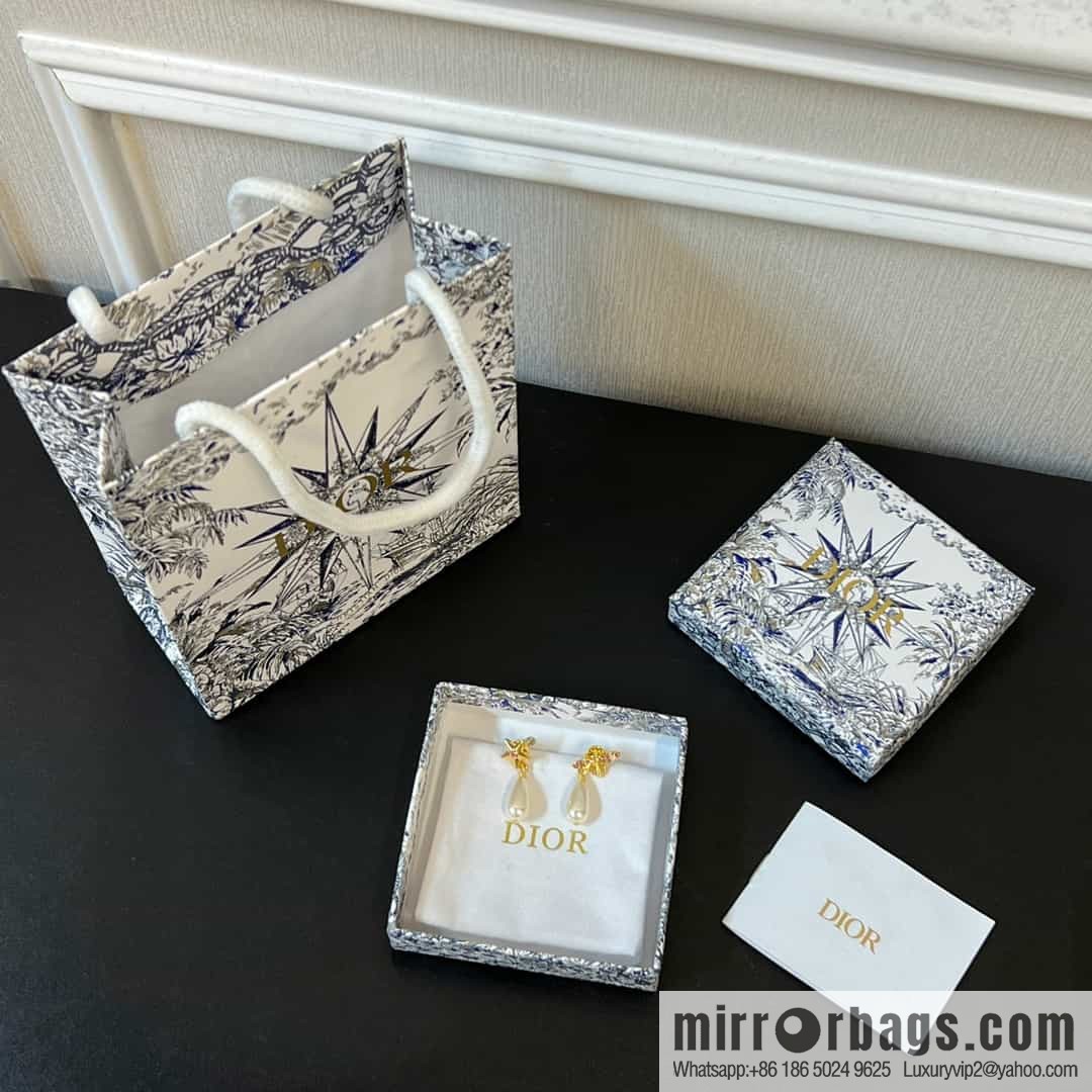 New ☑️ Dior Bee Star Pearl Stud Earrings