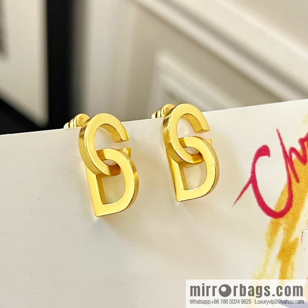 New ☑️ DIOR CD letter stud earrings