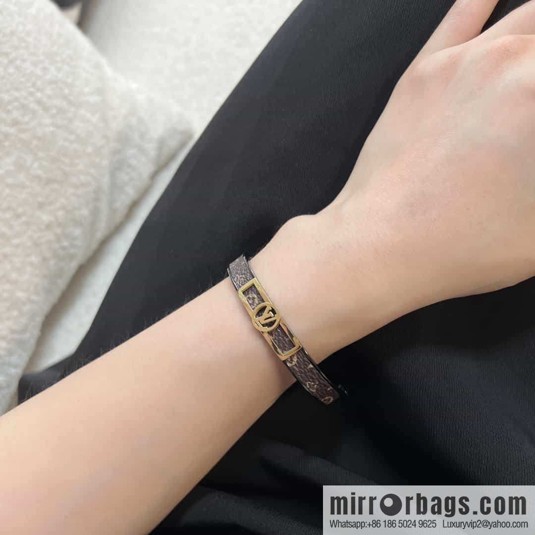 Louis Vuitton medieval presbyopia bracelet bracelet
