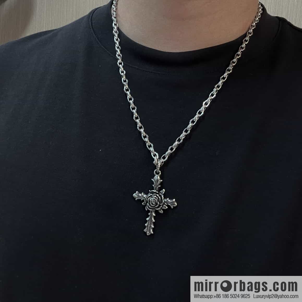 New Gucci Gucci Cross Camellia Necklace