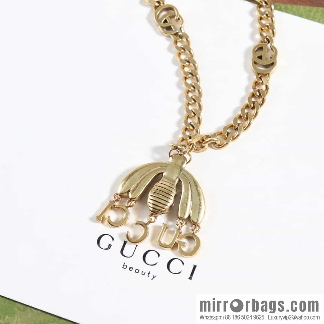 New Gucci Gucci bee fringed letter necklace