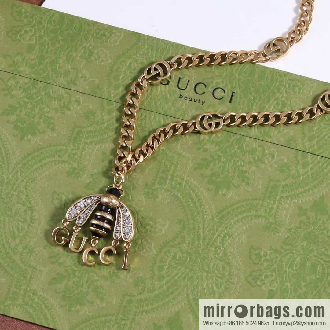 New Gucci Gucci bee fringed letter necklace