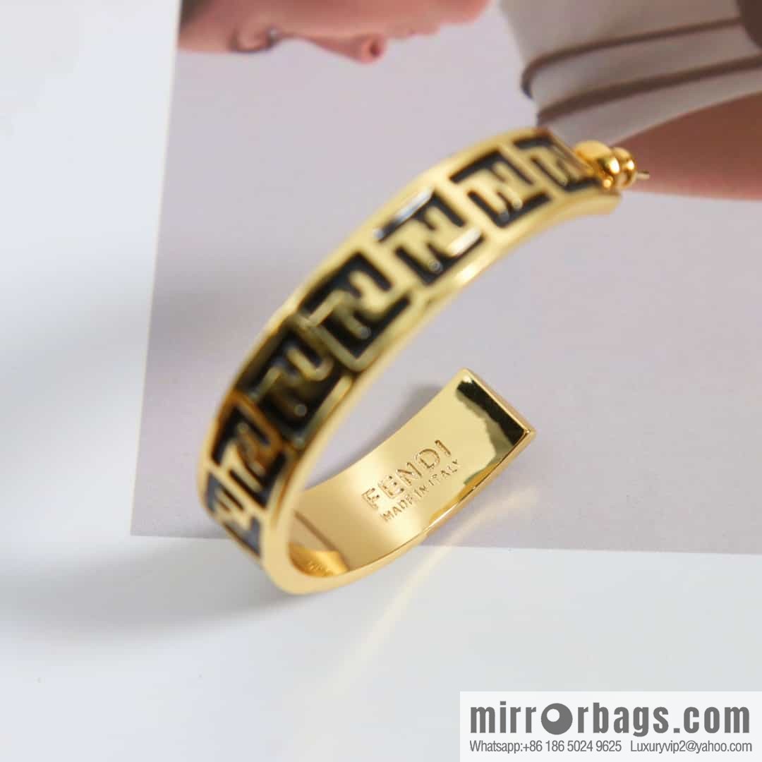 New FENDI Fendi double F letter semicircular earrings stud earrings