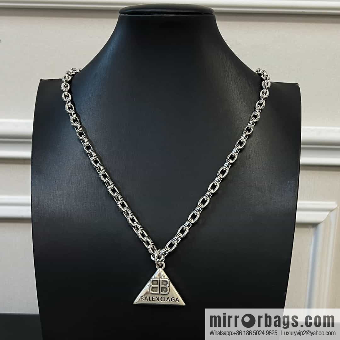 New Balenciaga BALENCIAGA triangular letter necklace