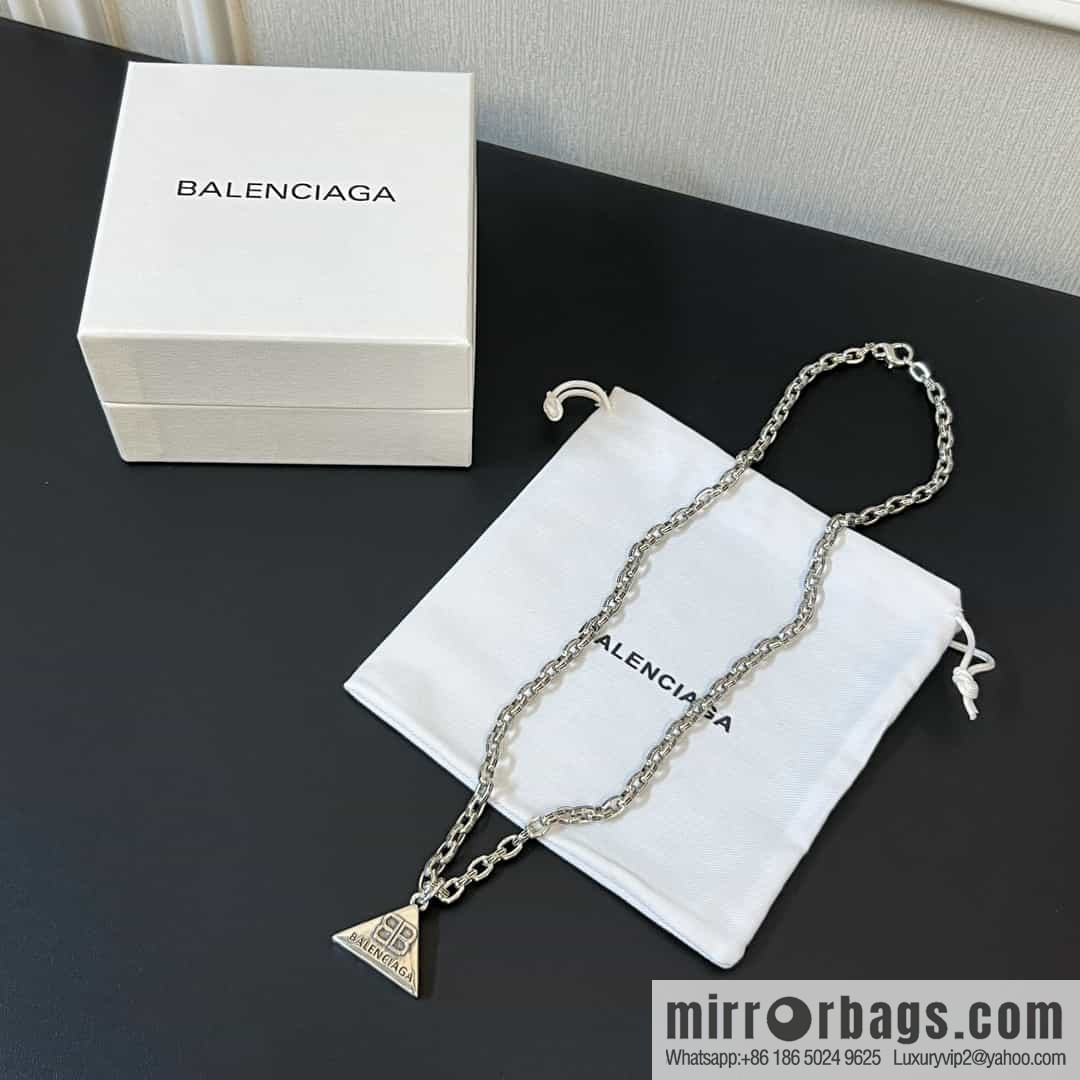 New Balenciaga BALENCIAGA triangular letter necklace
