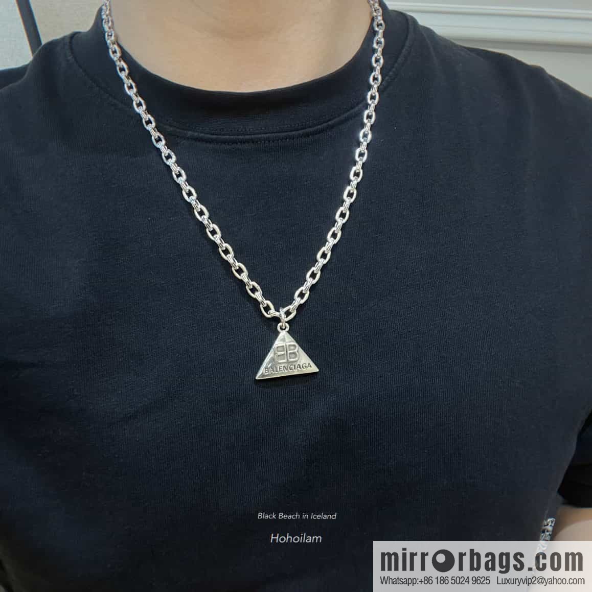 New Balenciaga BALENCIAGA triangular letter necklace