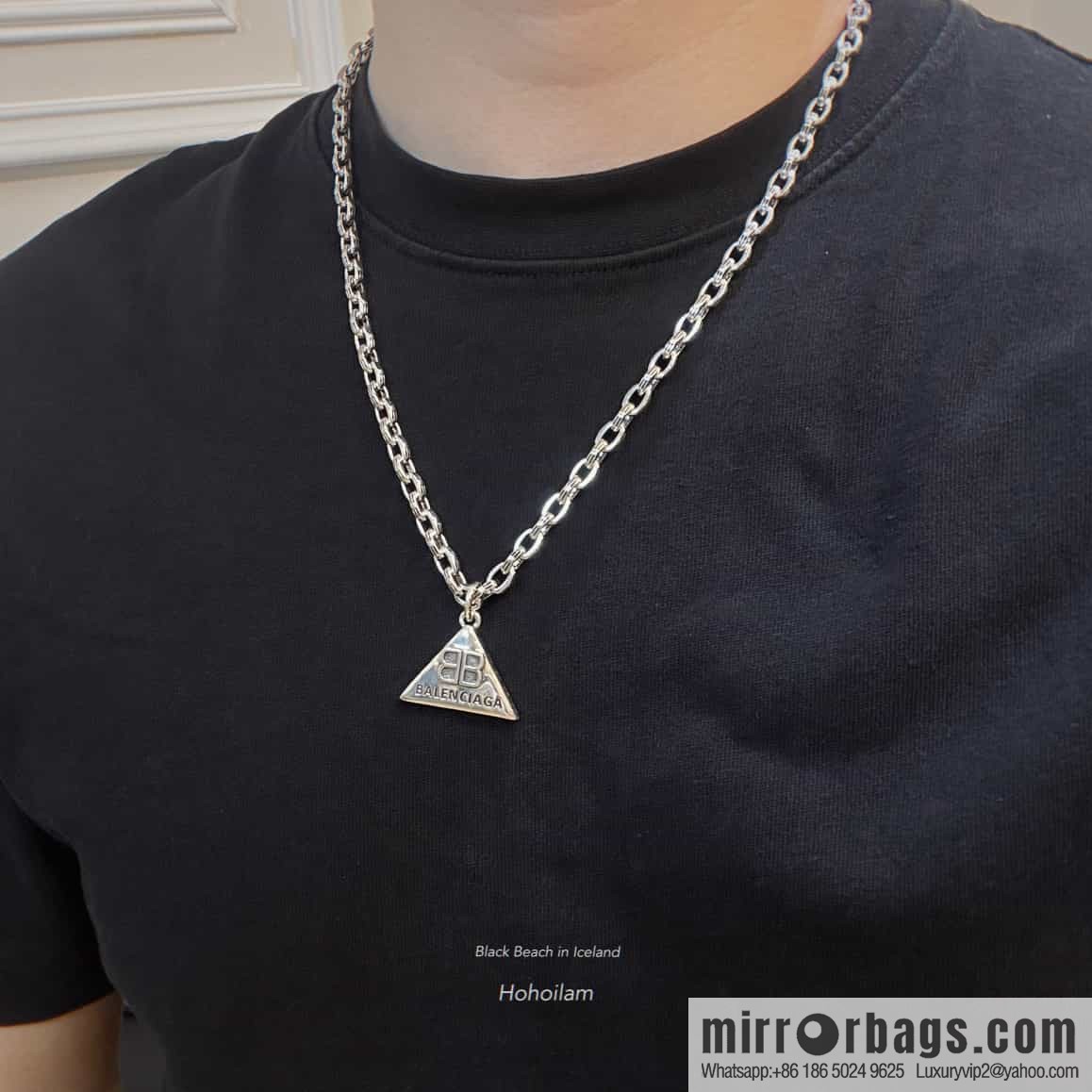 New Balenciaga BALENCIAGA triangular letter necklace