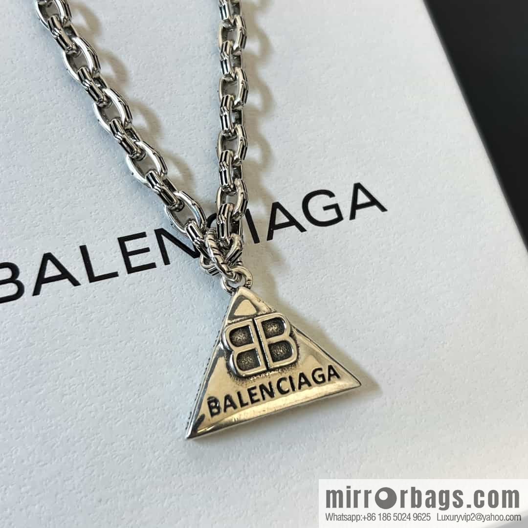 New Balenciaga BALENCIAGA triangular letter necklace