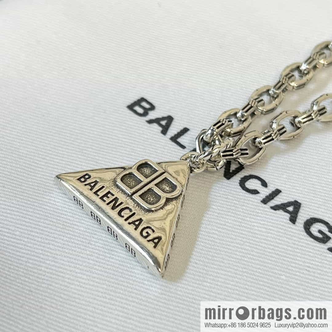 New Balenciaga BALENCIAGA triangular letter necklace